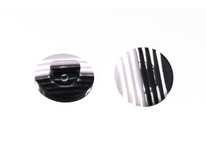 Gombík 14 mm čierno-biely plastový
