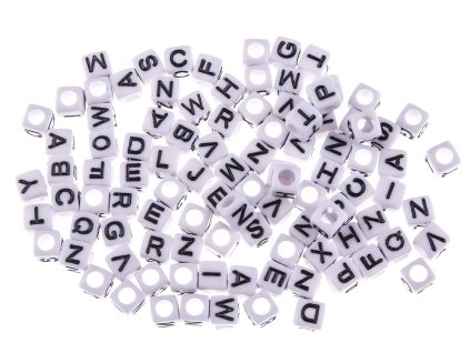 Koraliki białe z literkami 6x6mm/60szt