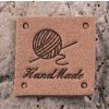 Nášivka HAND MADE klubko 25x25 mm varianta pudrová