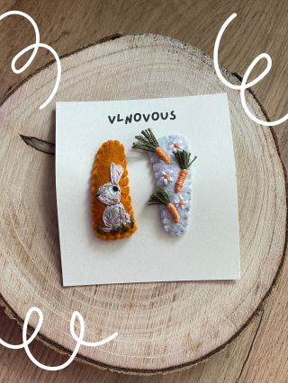 Venku pořád sníh, ale já už pomalu přivolávám jaro. 🐰🥕 Tenhle setík najdete na e-shopu www.vlnovous.cz nebo si o něj...