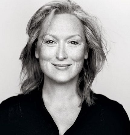 Meryl Streep pletie – záber zo zákulisia filmu Julie & Julia