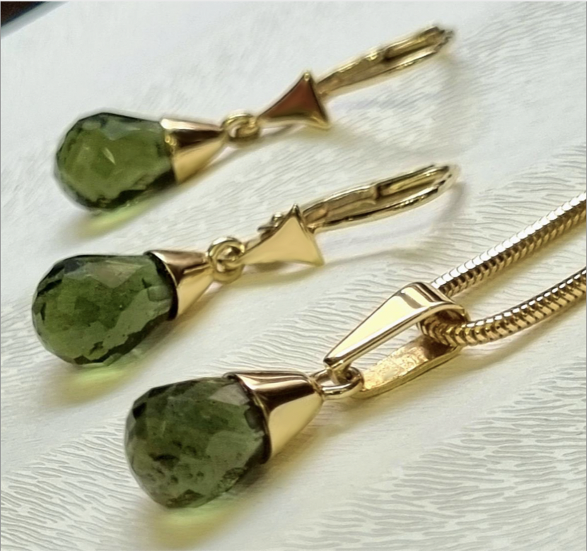 The Return of Yellow Gold! Why It's Back in Fashion and Why It's Worth Investing