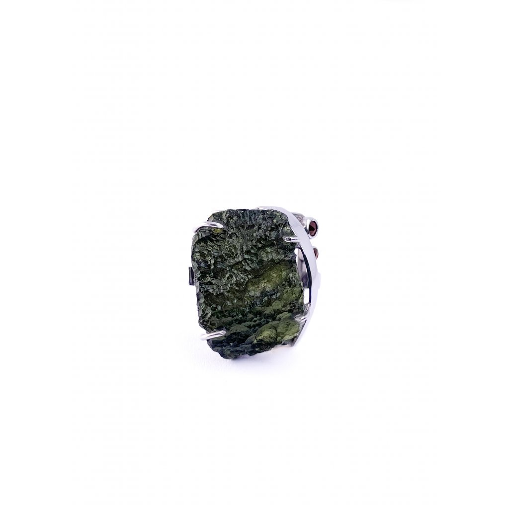 Stříbrný prsten s neopracovaným vltavínem 1206