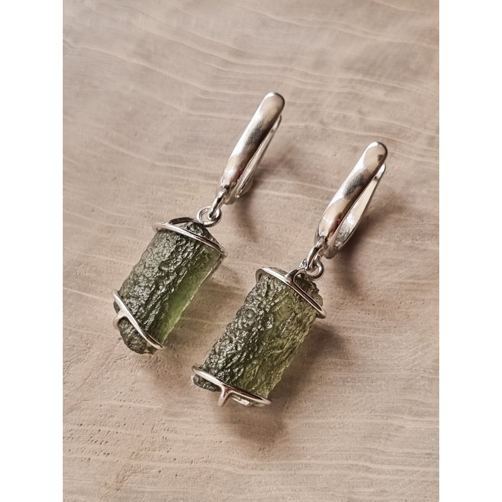 Elegantní visací stříbrné náušnice s vltavíny