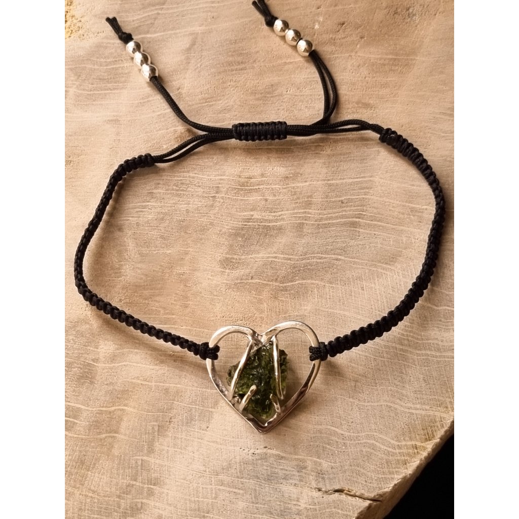 Náramek s vltavíny