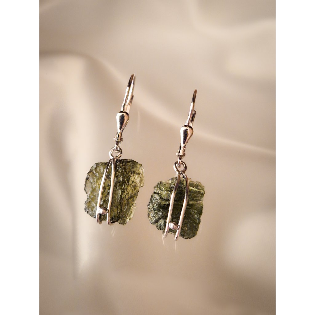 Stříbrný přívěsek s vltavínem P2000354080008