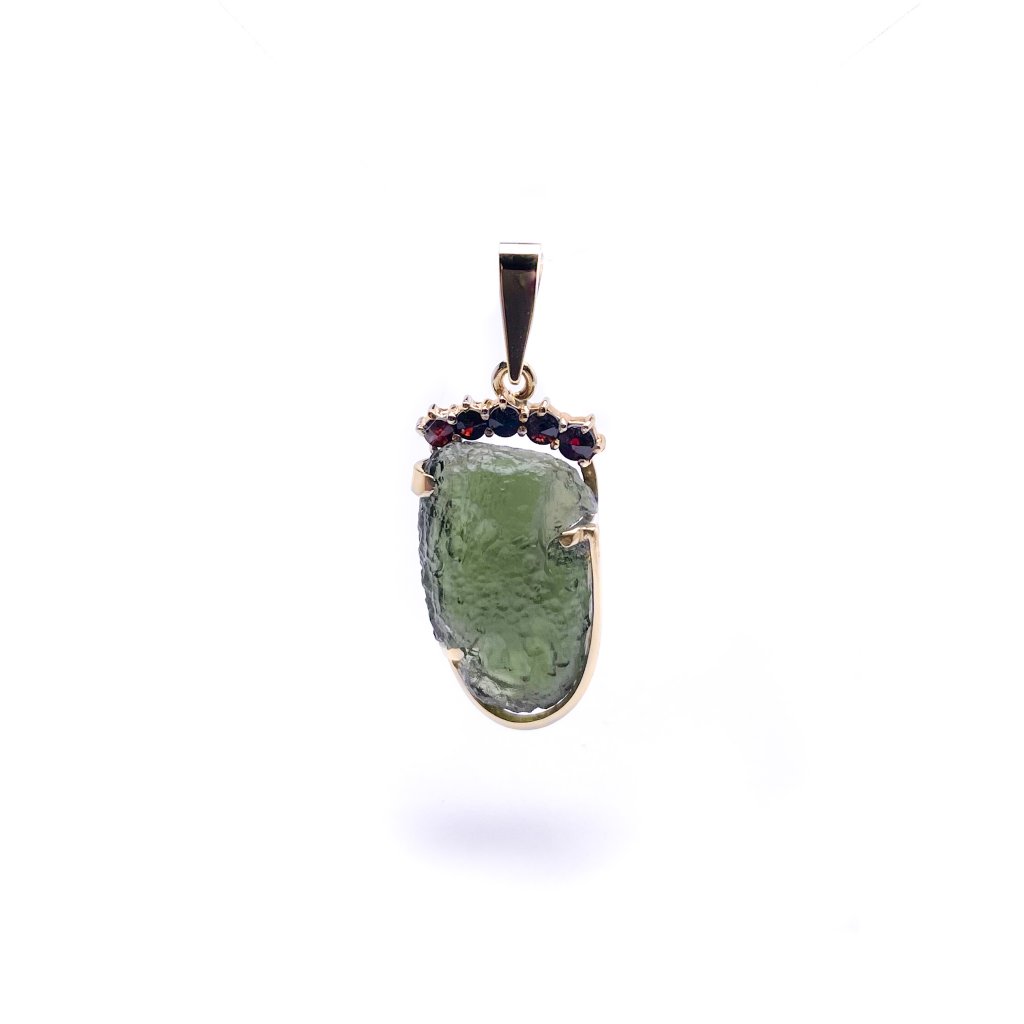 Moldavite pendant in gold with garnet 2000168910003