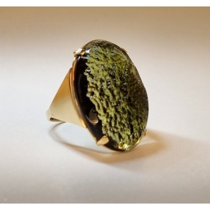 Luxury gold ring with Moldavite P2000297610003