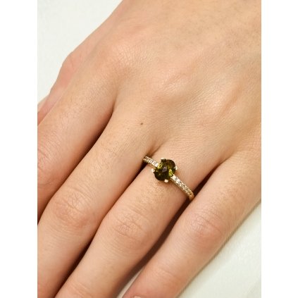 Zlatý prsten s vltavínemm a zirkony P2000329980005