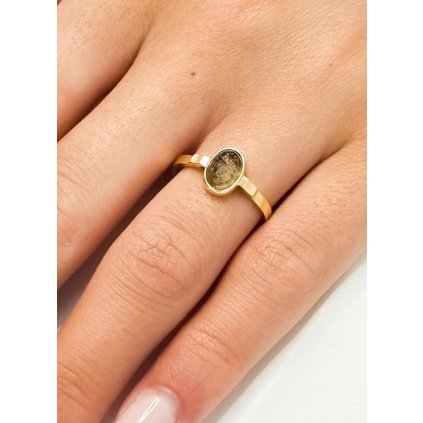 Zlatý prsten s vltavínem P2000290890006