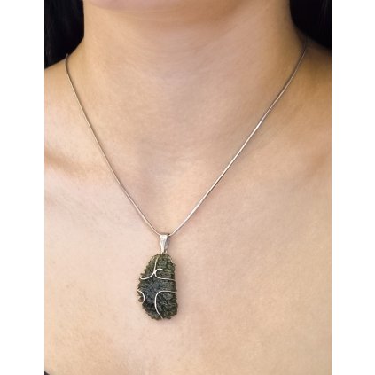 Stříbrný přívěsek s vltavínem P37 0139