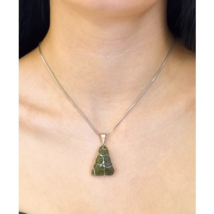 Stříbrný přívěsek s vltavínem P37 0143