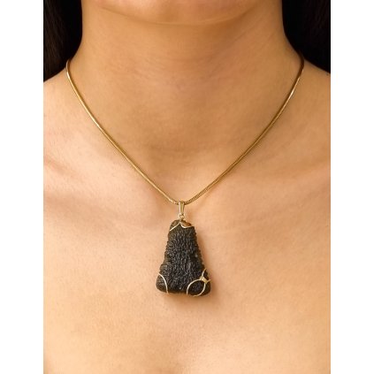 Gold pendant with Moldavite P2000297010001