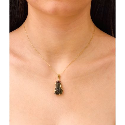 Zlatý přívěsek s vltavínem a granáty P21 0043