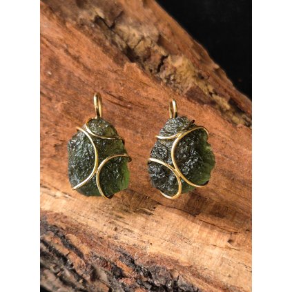 Zlaté náušnice s nebroušenými vltavíny P26 0007