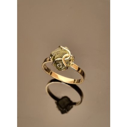 Zlatý prsten s vltavínem 2000336500005