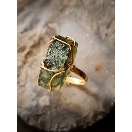 Zlatý prsten s vltavínem P27 0052