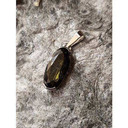 Silver pendant with cut Moldavite 2000268860000