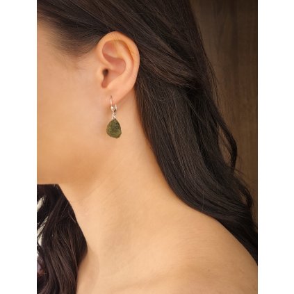 Stříbrné náušnice s nebroušenými vltavíny P36 0052