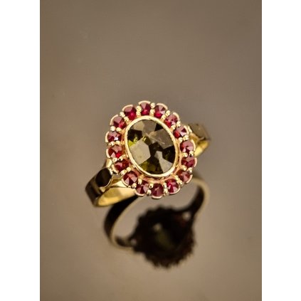 Zlatý prsten s vltavínem a granáty P22 0092