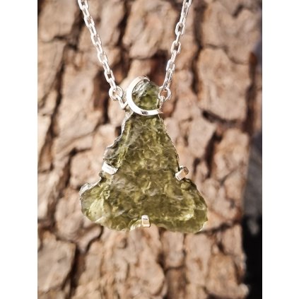 Stříbrný náhrdelník s vltavínem