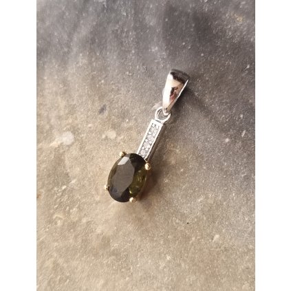 Stříbrný přívěsek s vltavínem a zirkony P31 0036