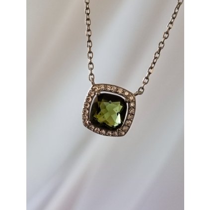 Stříbrný náhrdelník s vltavínem a zirkony