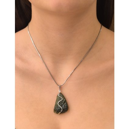 Stříbrný přívěsek s vltavínem P37 0175