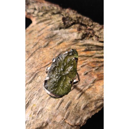 Stříbrný prsten s neopracovaným vltavínem P35 0032