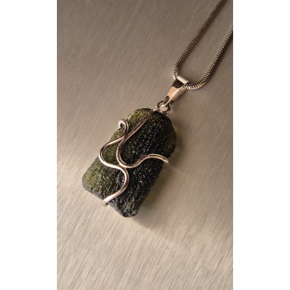 Stříbrný přívěsek s vltavínem P37 0174