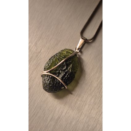 Stříbrný přívěsek s vltavínem P37 0173