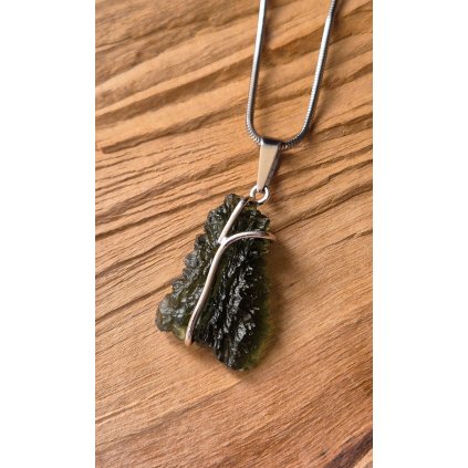 Stříbrný přívěsek s vltavínem P37 0183