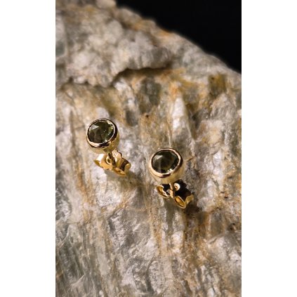 Minimalistické zlaté náušnice s vltavíny - puzety 2000347780007 P20 0084