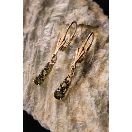 Elegantní zlaté visací náušnice s vltavíny P20 0080