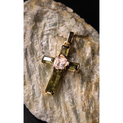 Zlatý přívěsek s vltavíny a zirkonem 2000347750000, P21 0042