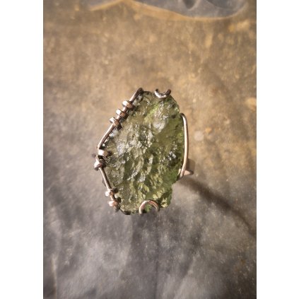 Stříbrný prsten s vltavínem P35 0045