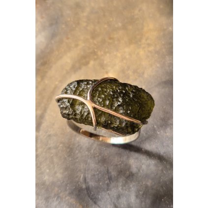 Stříbrný prsten s vltavínem P35 0078