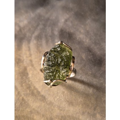 Stříbrný prsten s vltavínem P35 0033