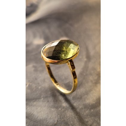 Zlatý prsten s vltavínem P21 0070