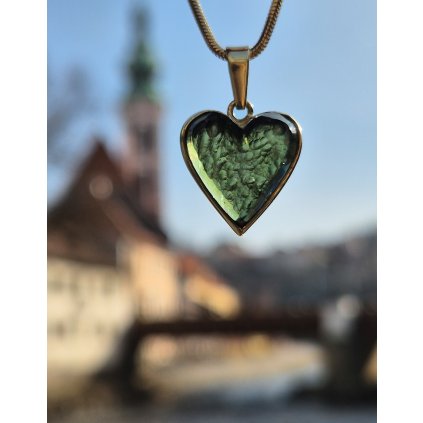 Zlatý přívěsek s vltavínem  srdce