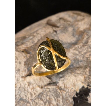 Zlatý prsten s vltavínem P27 0020