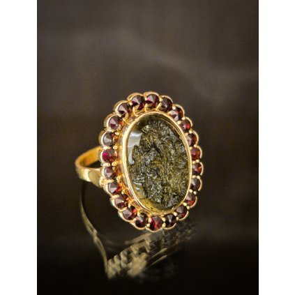 Zlatý prsten s vltavínem a granáty P22 0095