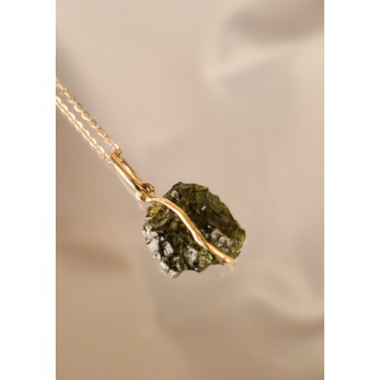 Zlatý přívěsek s vltavínem P25 0060