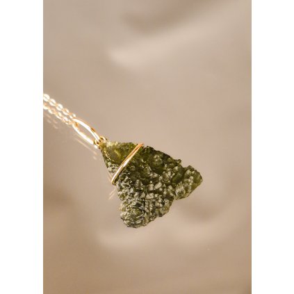 Zlatý přívěsek s vltavínem 25 0056