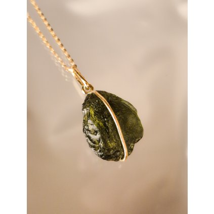 Zlatý přívěsek s vltavínem 25 0059