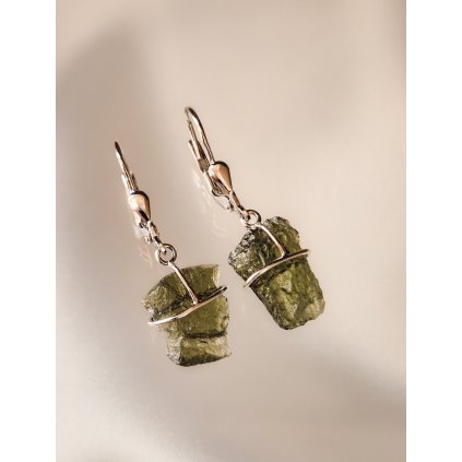 Stříbrné náušnice s přírodními nebroušenými vltavíny 2000352200002