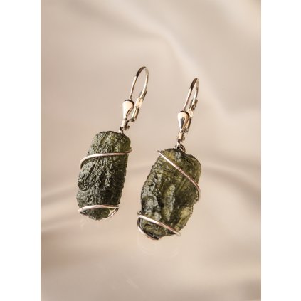 Stříbrné náušnice s přírodními nebroušenými vltavíny P36 0047