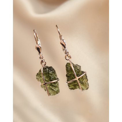 Stříbrné visací náušnice s přírodními nebroušenými vltavíny P36 0016