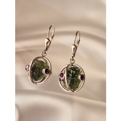 Stříbrné visací náušnice s vltavíny a granáty P36 0048