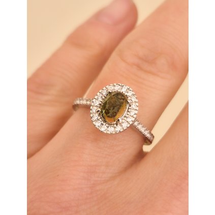 Stříbrný prsten s vltavínem a zirkony P30 0039